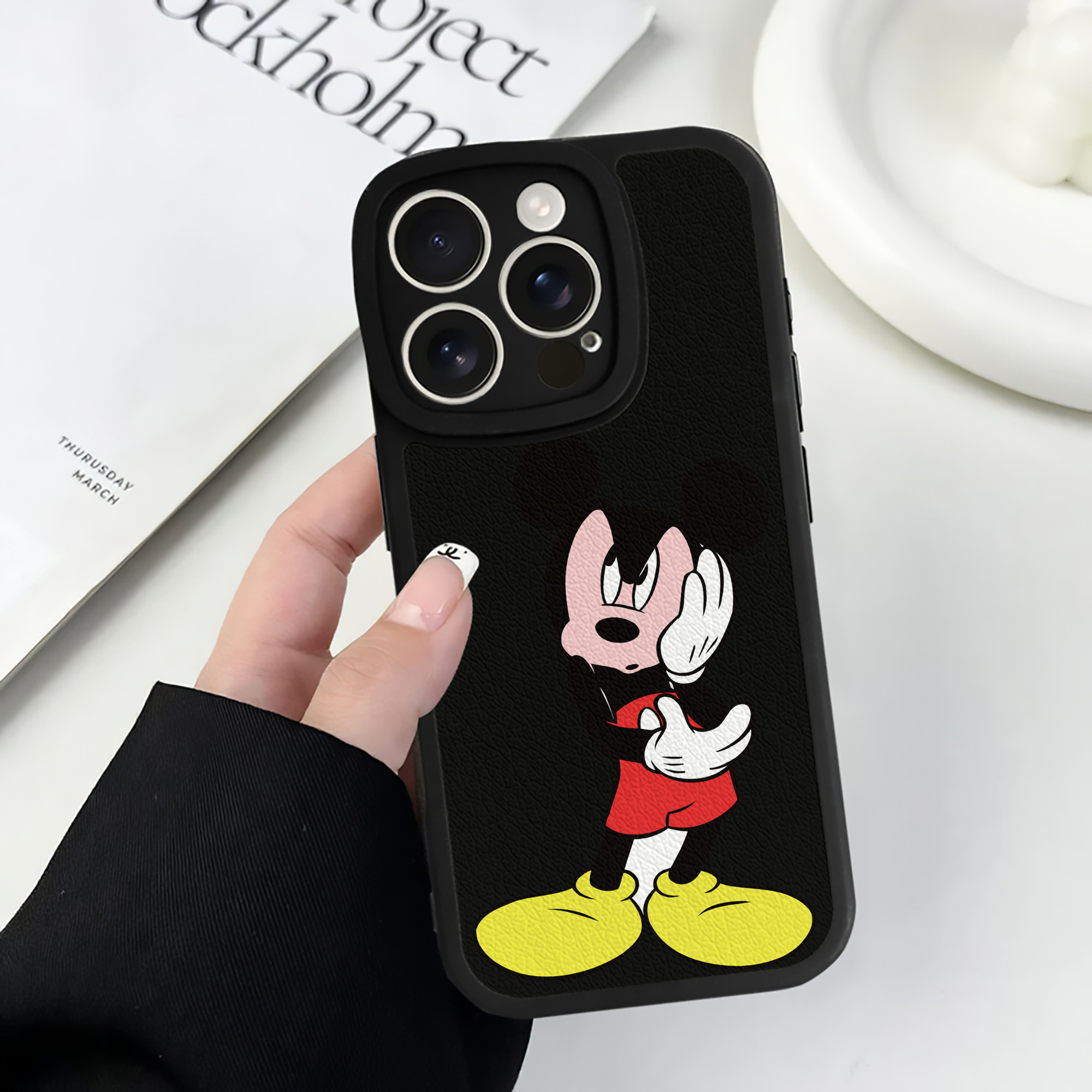 （画像用） ミッキーマウス Mickey Mouse 【iPhone 16シリーズ対応】シリコンスマホケース（レザー調） 材質：シリコン